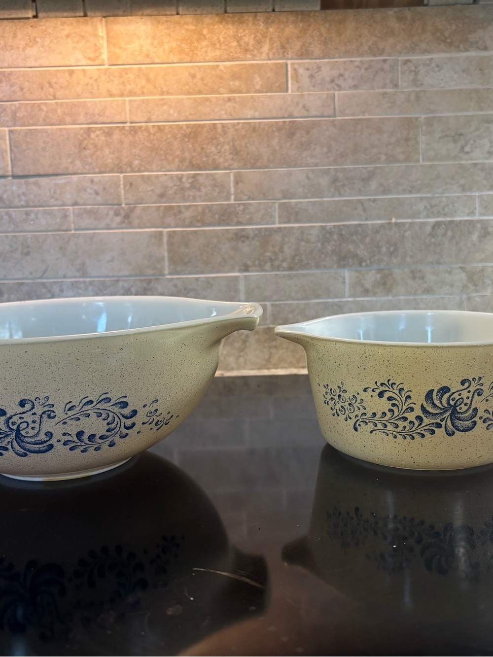 Pyrex Cream and White Glass Mixing Bowl - Picture 4 of 6